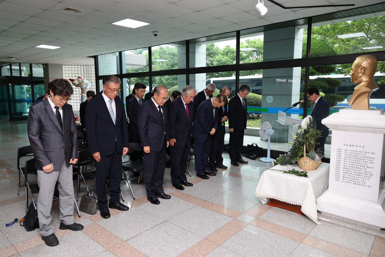 '故 김경헌 회장 8주기 추도식'